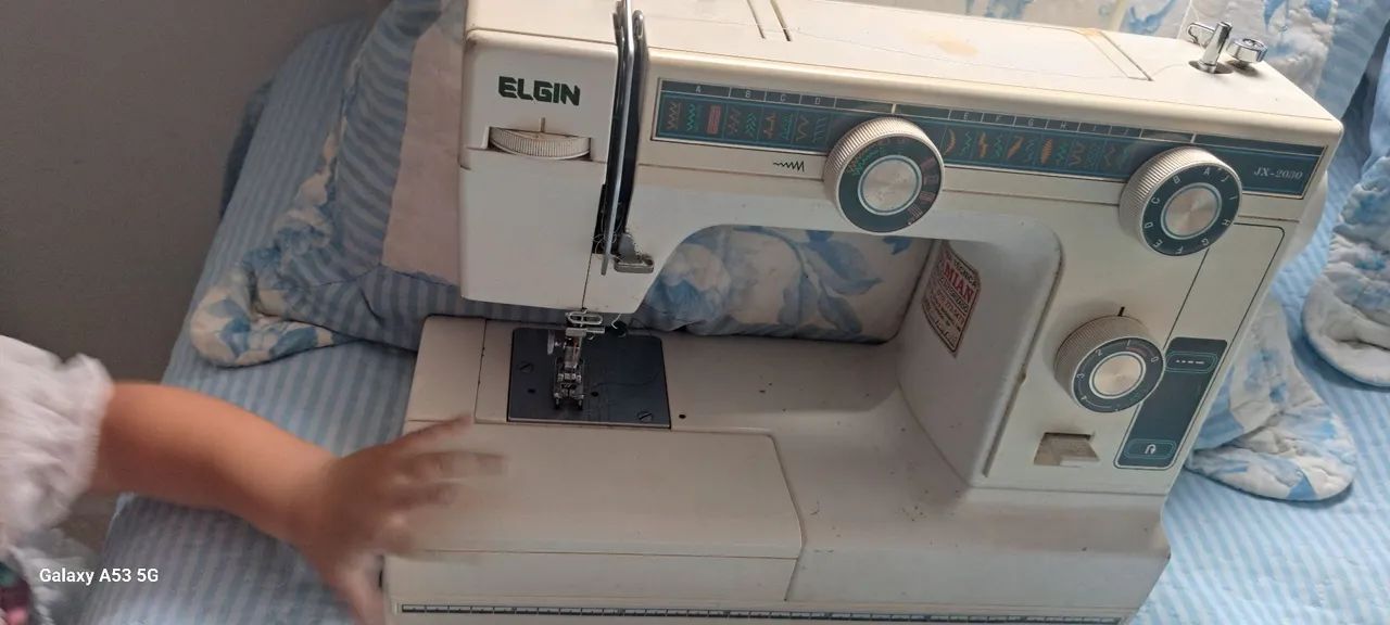 Máquina de Costura Elgin - Usada