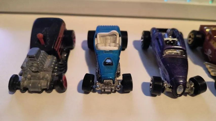 Seis miniaturas carrinhos Hot Wheels - Foto 2