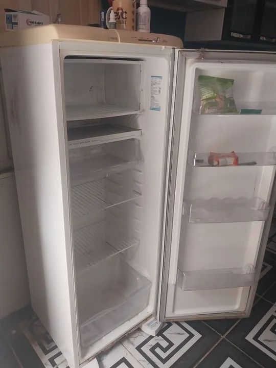 Tudo por 1200 geladeira e freezer pra vender logo