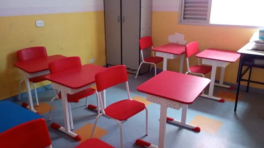  8 conjuntos de Mesas escolares individuais 