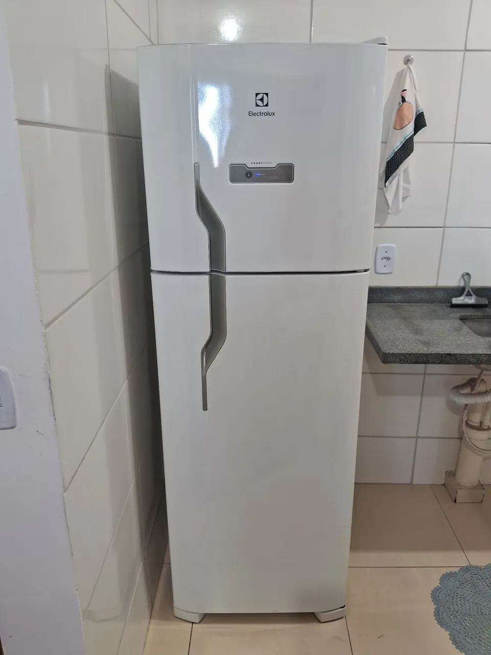 Vendo Geladeira Branca Electrolux 110v