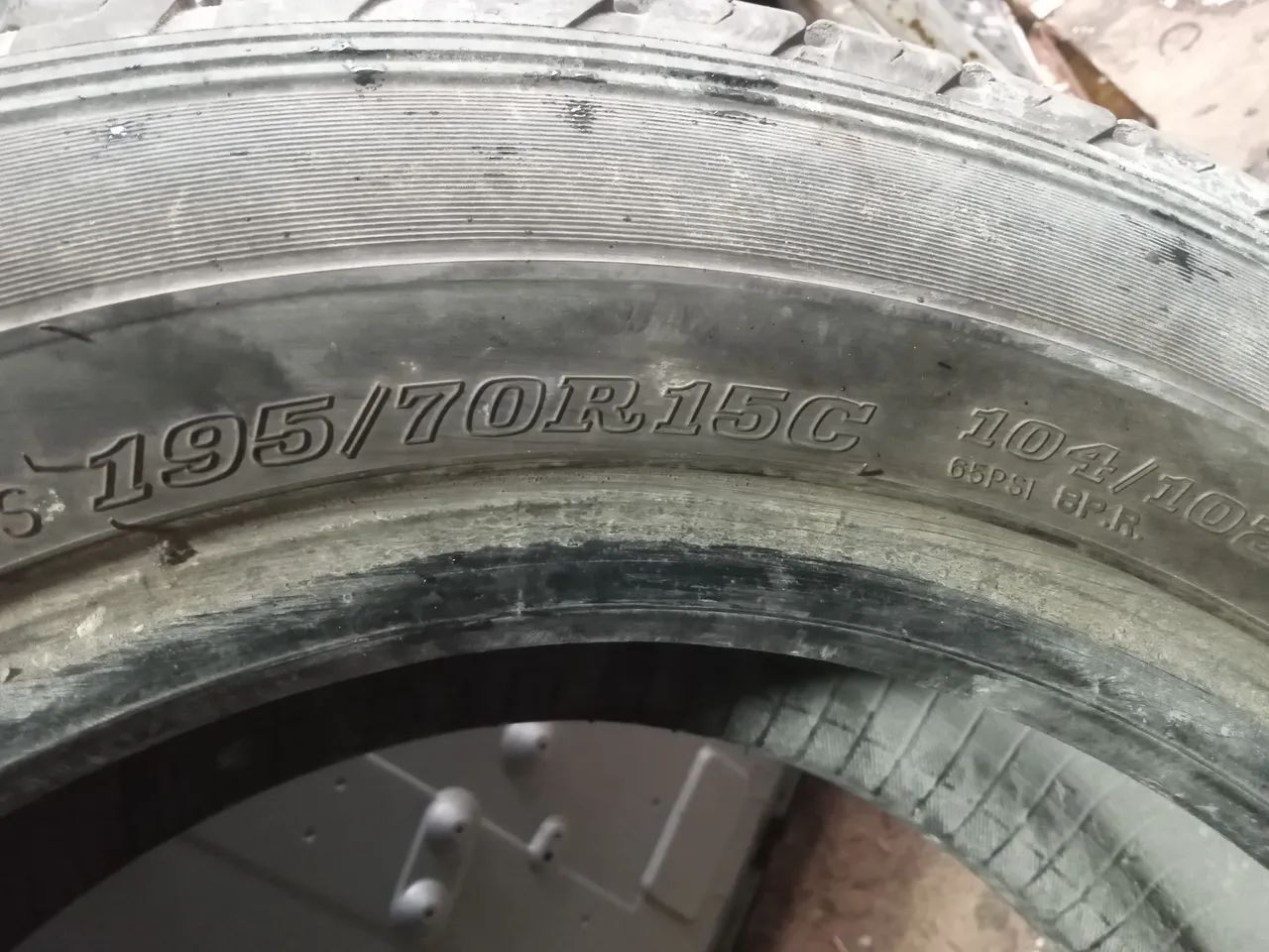 PNEU PARA VAN MEDIDA 195 / 70 R 15c DUNLOP - Foto 3