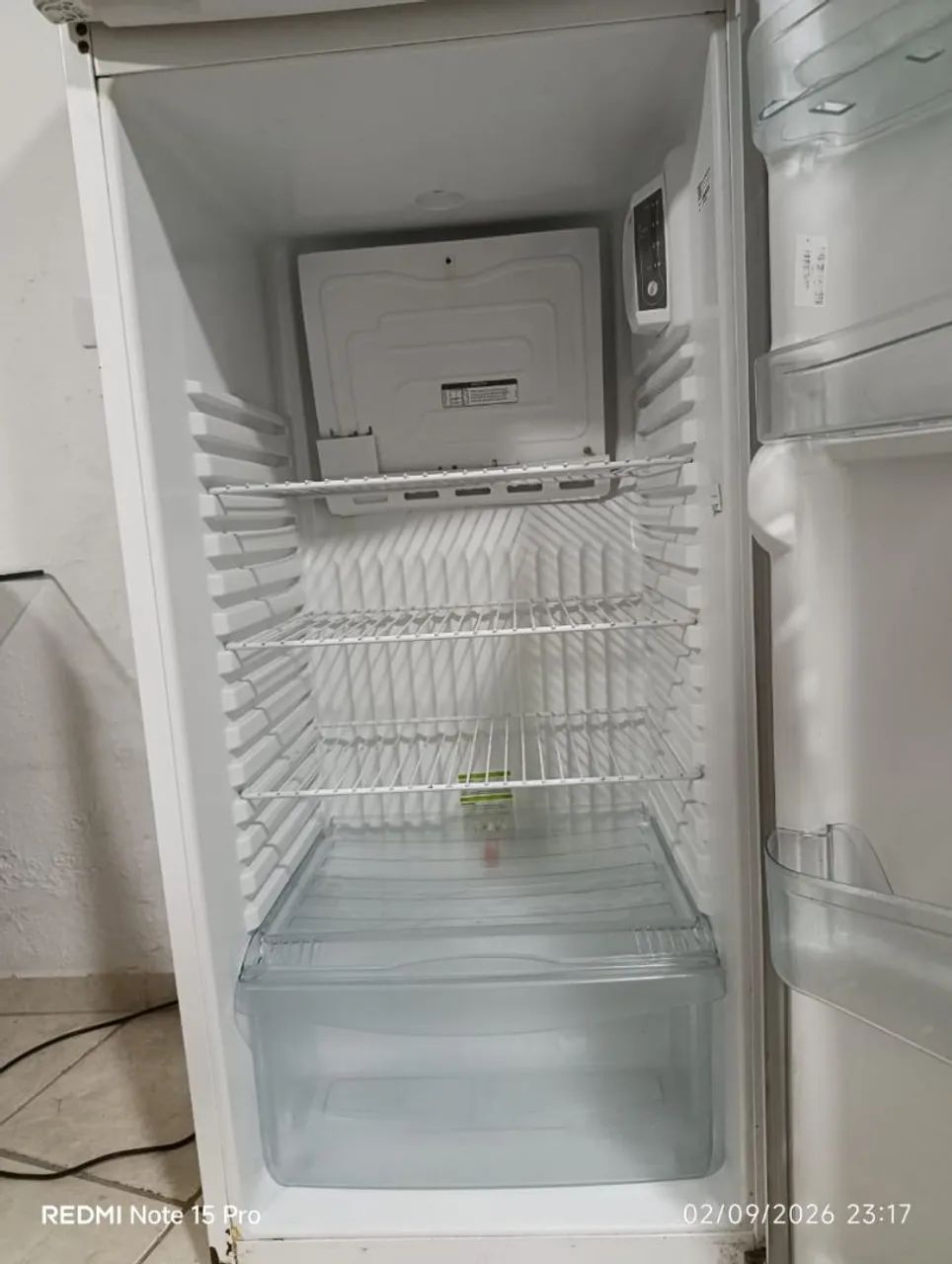 Vendo geladeira semi nova  - Foto 4