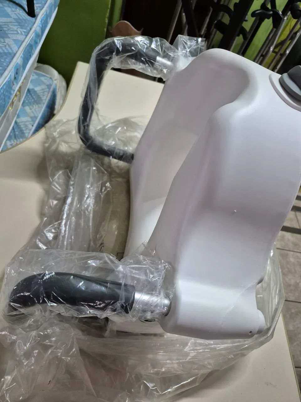 Assento Sanitario Elevado com Apoio - Foto 3