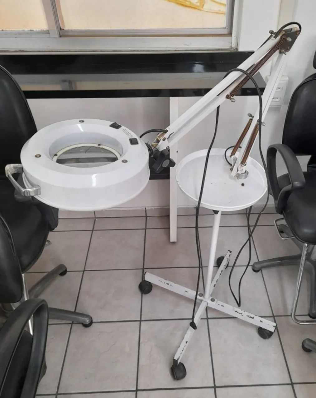 vendo lupa com pé de rodinhas  - Foto 2