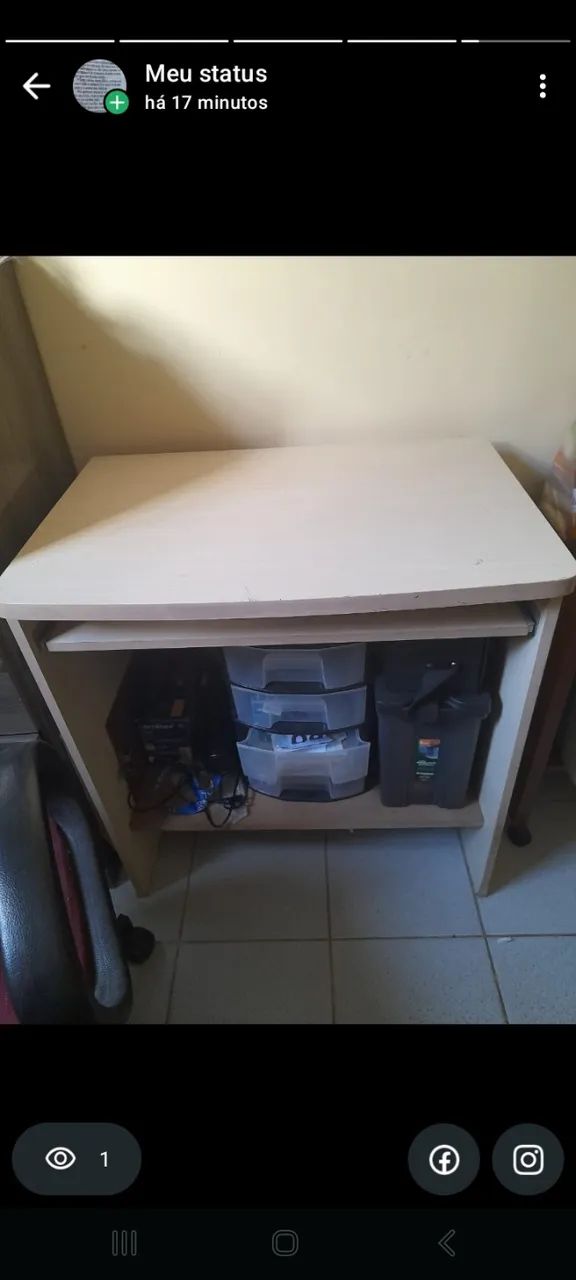 Mesa e cadeira para computador 
