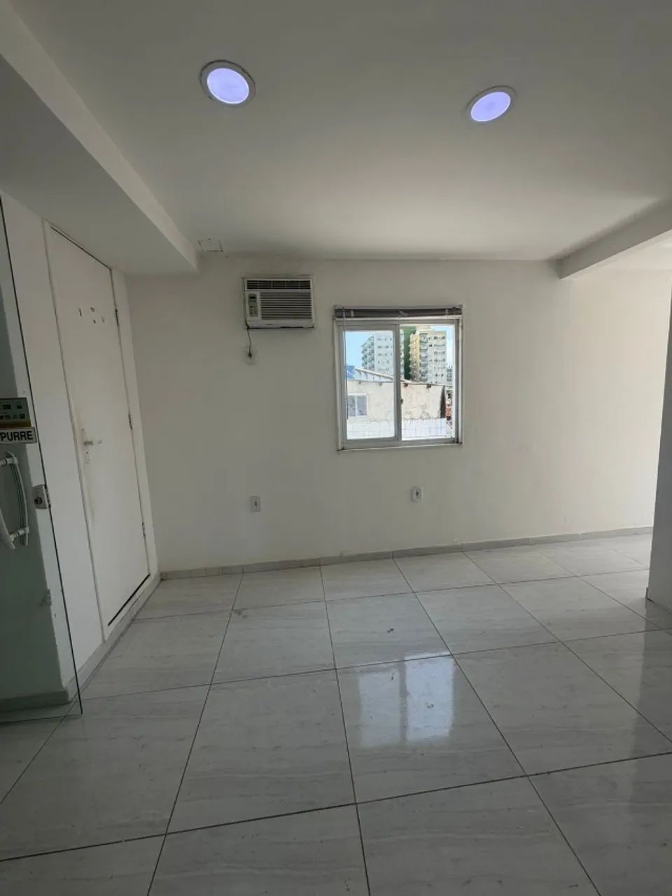 Recreio - Sala comercial ampla c/ 2 ambientes e varanda  - Foto 3