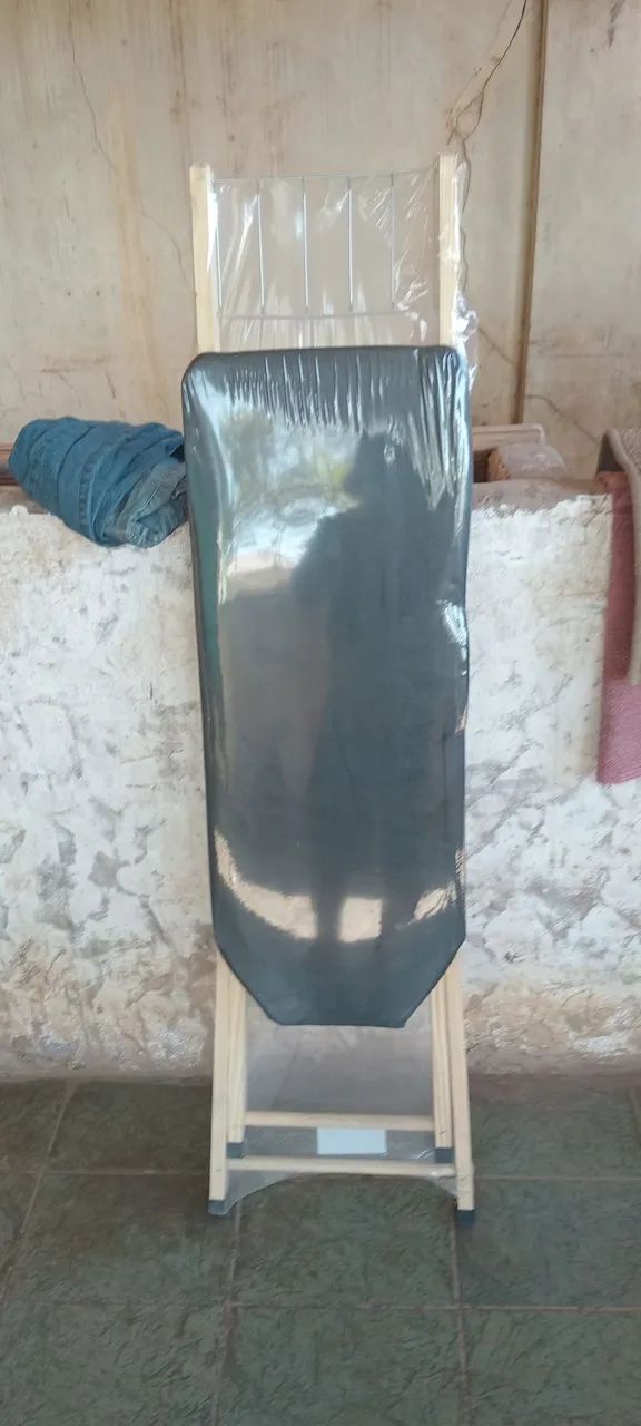 Tábua de passar roupa em madeira 