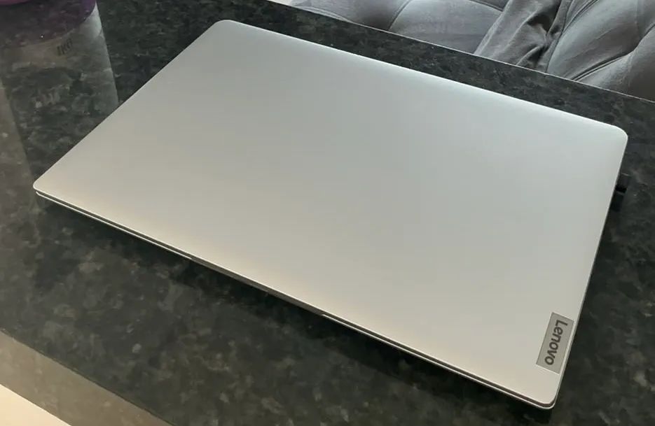 Notebook Lenovo Ryzen 3 7320U - Foto 2