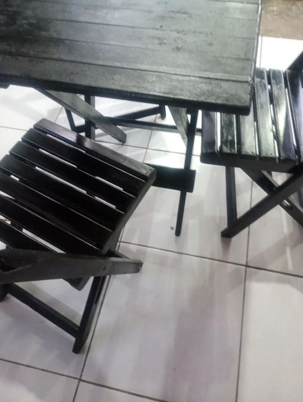Mesa de madeira com 3 cadeiras  - Foto 3