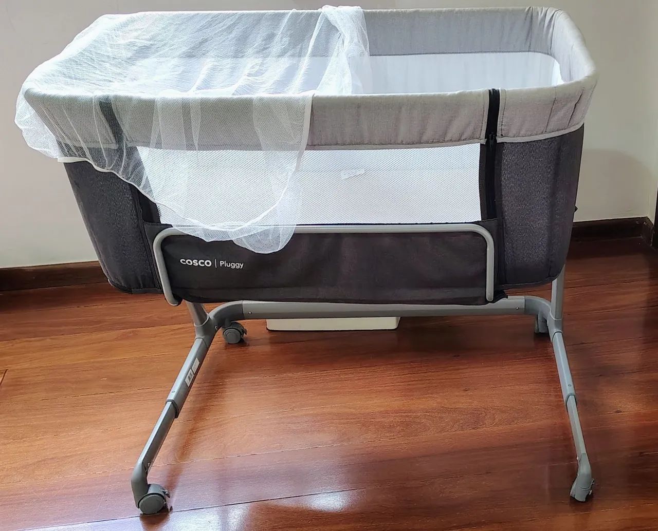 Berço Co-Sleeper Cosco Pluggy com Mosquiteiro - Foto 2