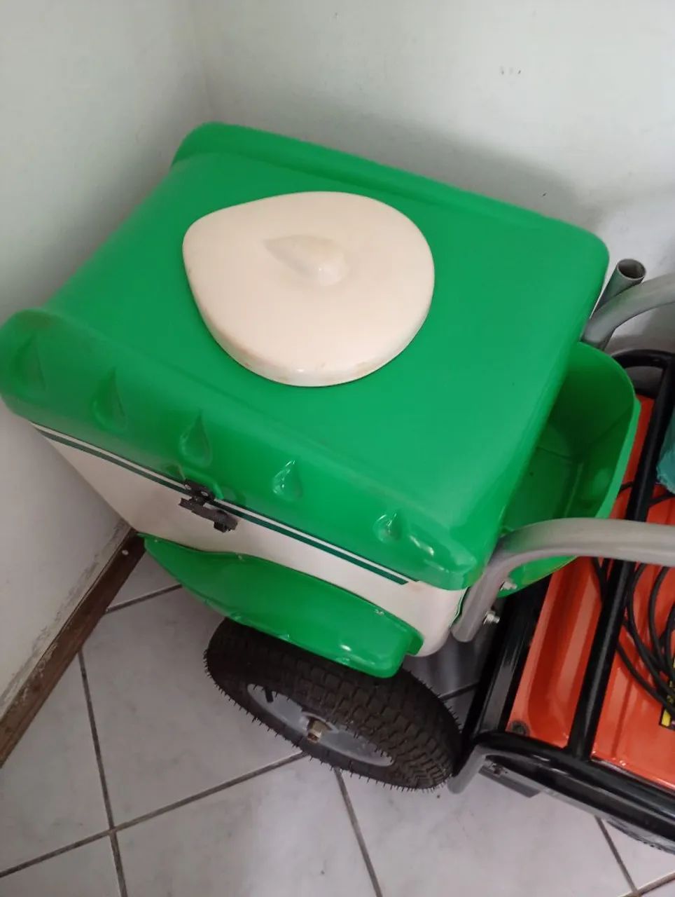 Vendo Carrinho de Picolé/Capacidade 300 picolés/Incluso as 5 Placas de Gelo/1 ano de uso  - Foto 4