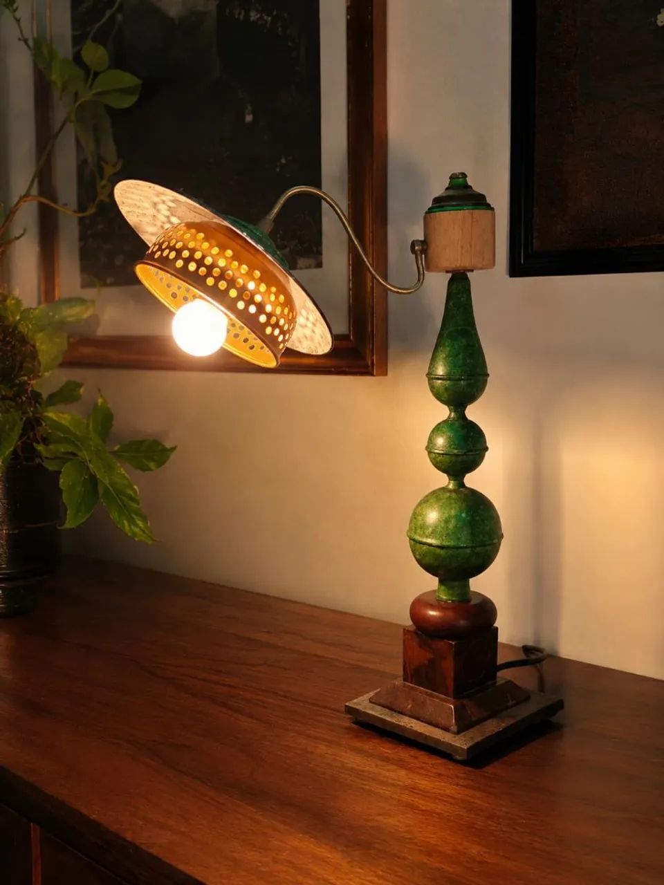 Luminária vintage com base em mármore - década de 1960