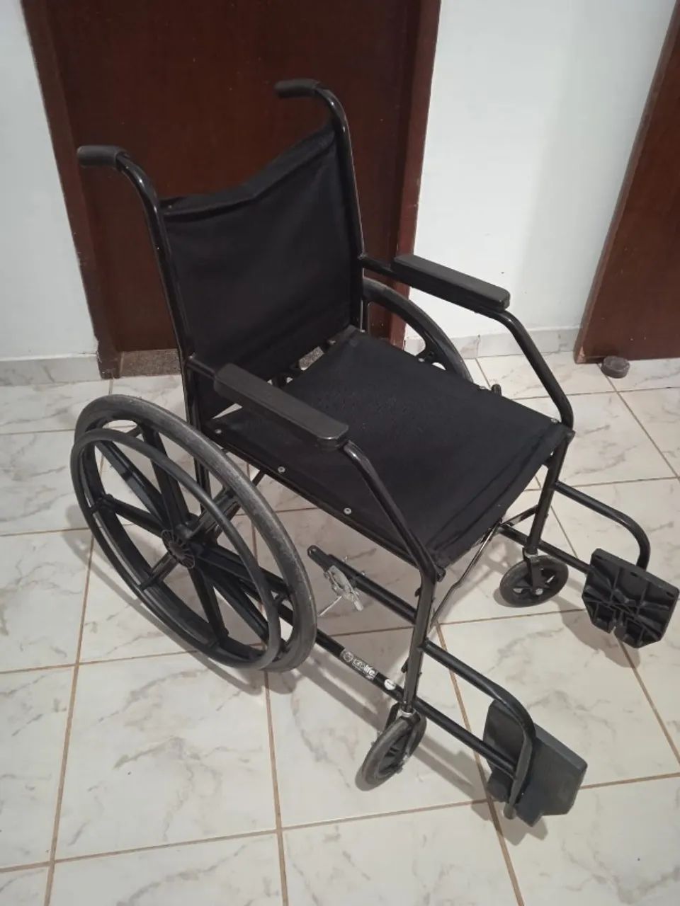 CADEIRA DE RODAS 
