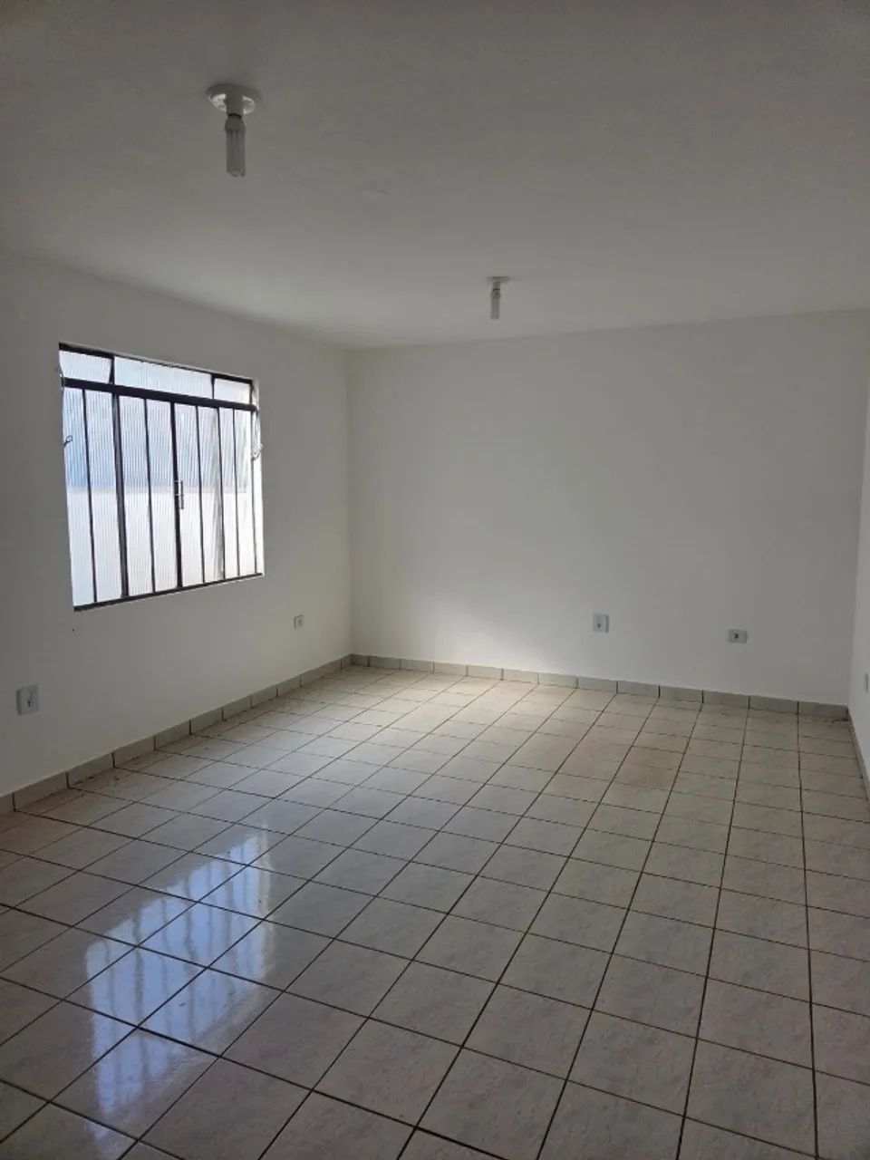 Salas comerciais no centro de Sarandi