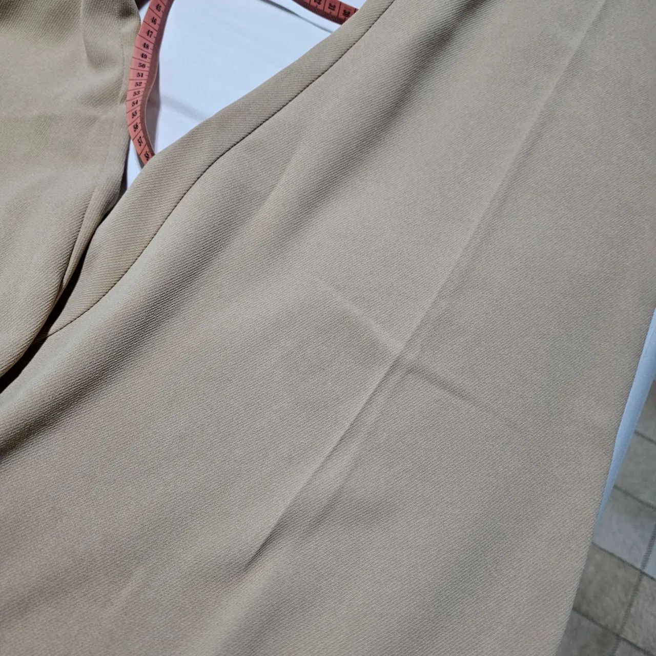 Calça de tecido shoulder bege - Foto 5