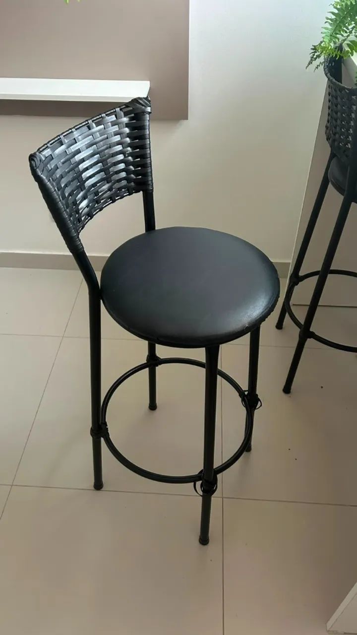 Balcão em mdf com duas banquetas - Foto 2