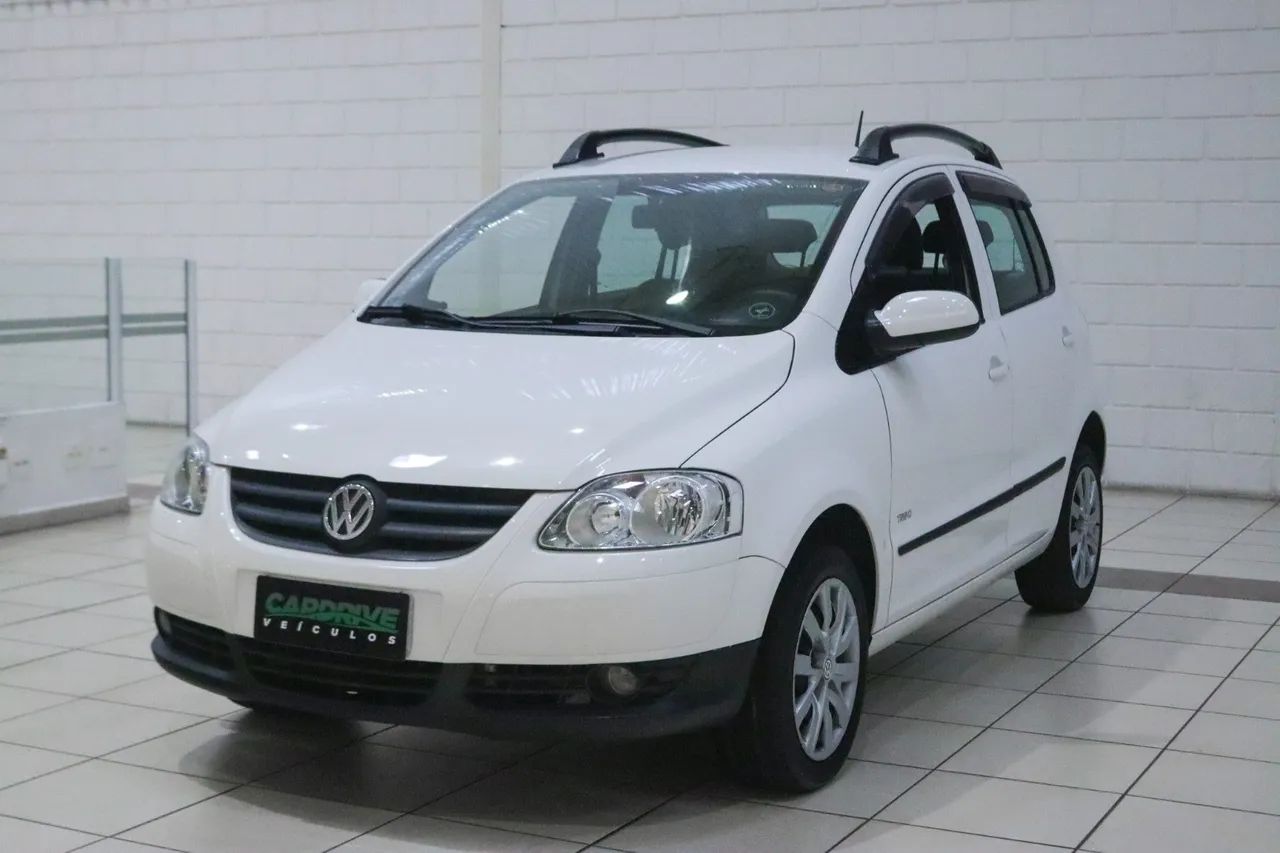 Volkswagen Fox 1.0 MI Total Flex 8V 5P 2010 - Foto 2