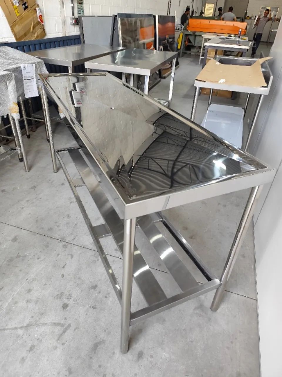 Bancada Central Profissional em Inox 2,80x0,70x0,90 