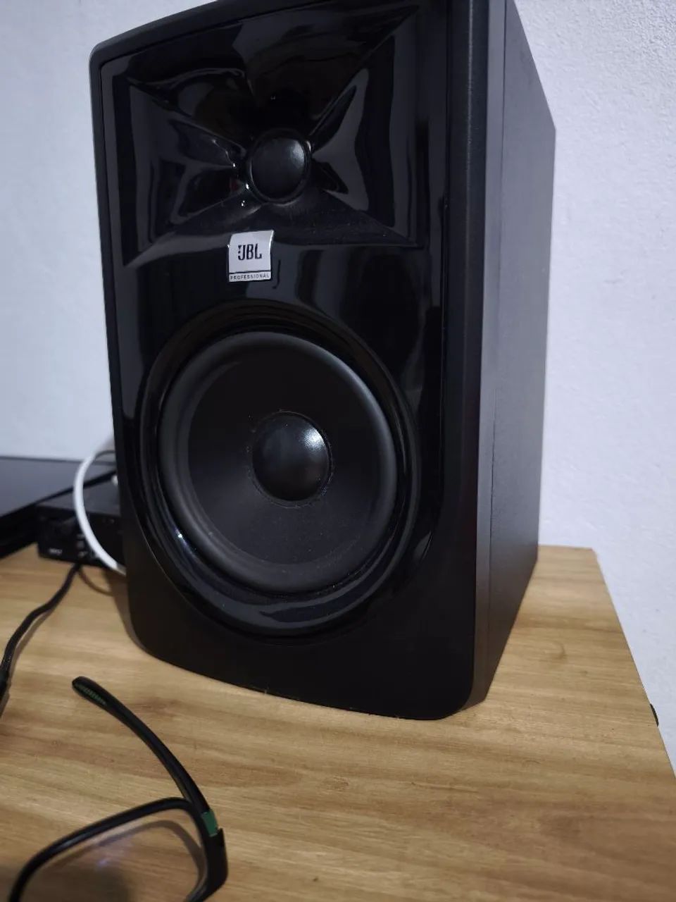 Monitor de studio jbl 305 mk ii  - Foto 3