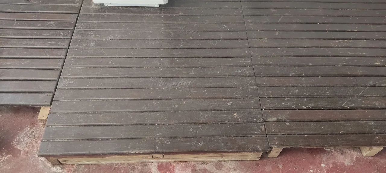 Vendo Deck 20M² pronto em módulos.
