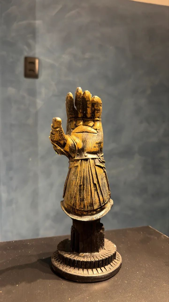 Manopla do Thanos escultura perfeita para qualquer lugar - Foto 2