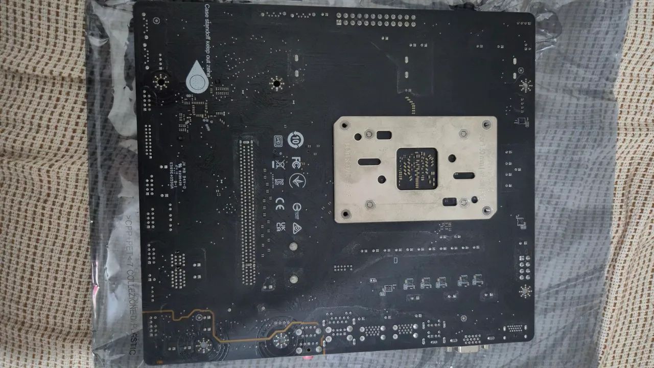 Placa mãe AM5 A620M-E MSI PRO - Foto 4