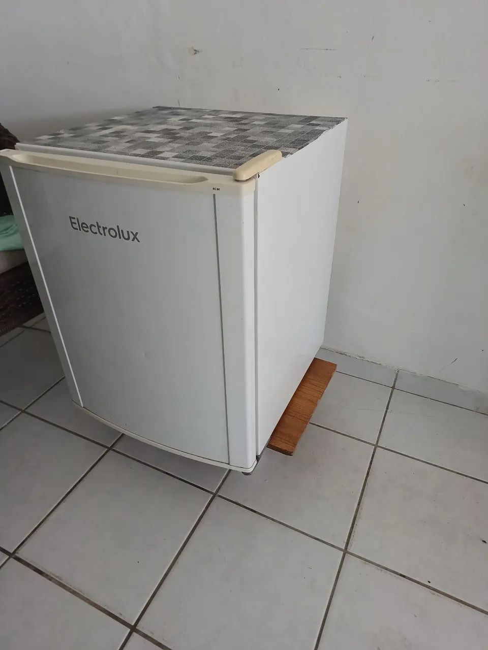 Frigobar eletrolux 80lts ótimas condições  - Foto 5