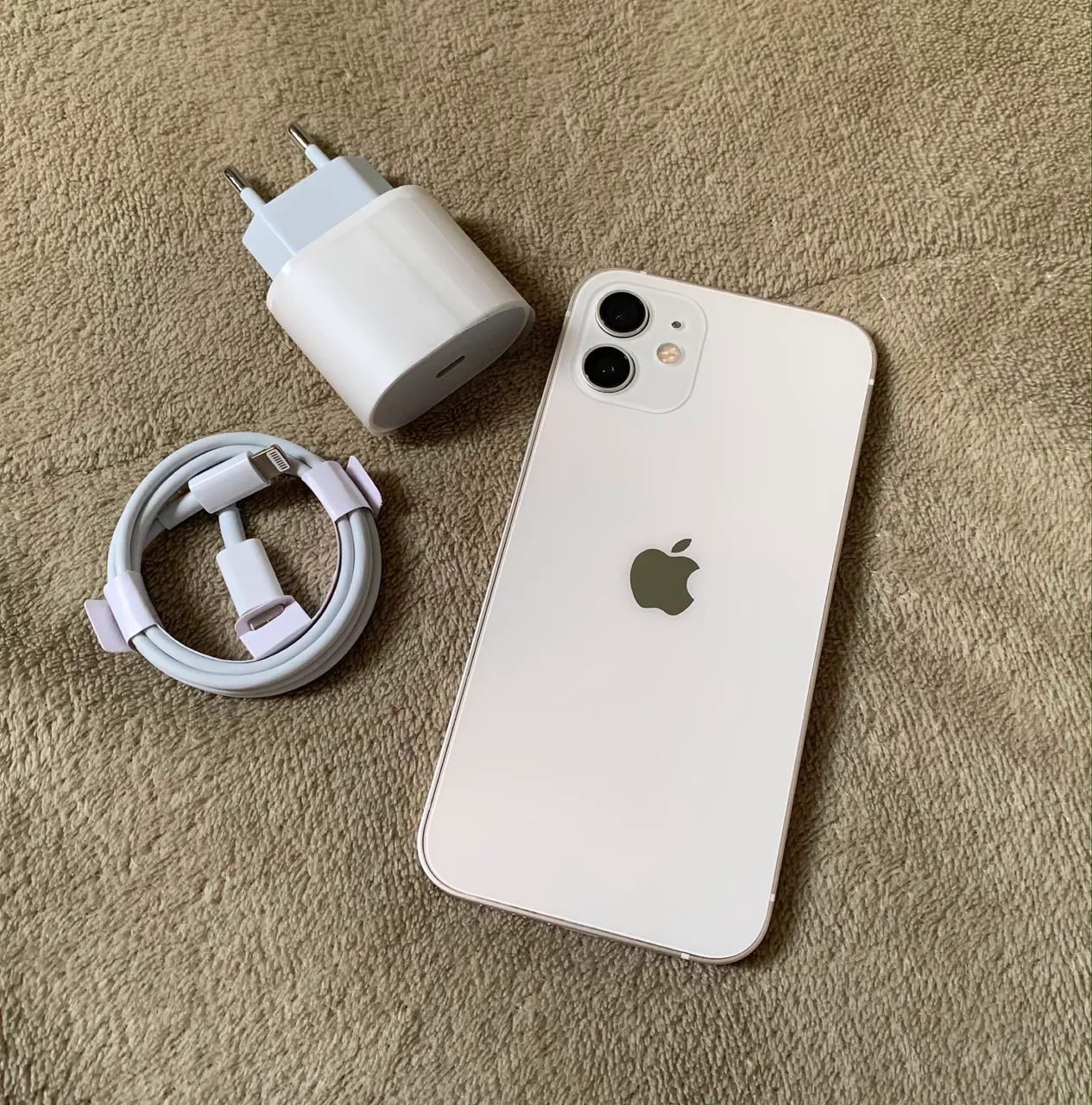 iPhone 11 Silver 64GB (Nota e 3 meses de garantia) - Celulares e