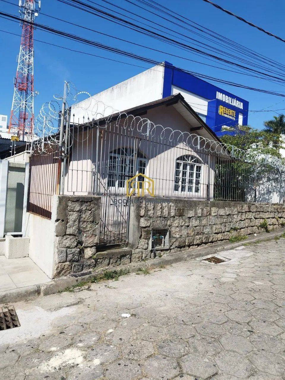 Casa com excelente potencial comercial na Trindade - Foto 2