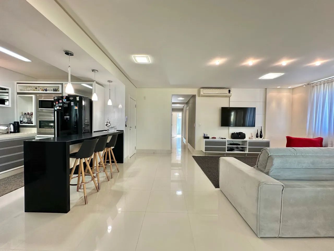 APARTAMENTO COM 03 SUÍTES NA QUADRA MAR - MOBILIADO - Foto 2