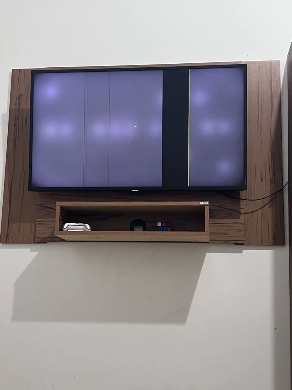 Tv 40 polegadas só pega YouTube com defeito na tela pra voar logo 