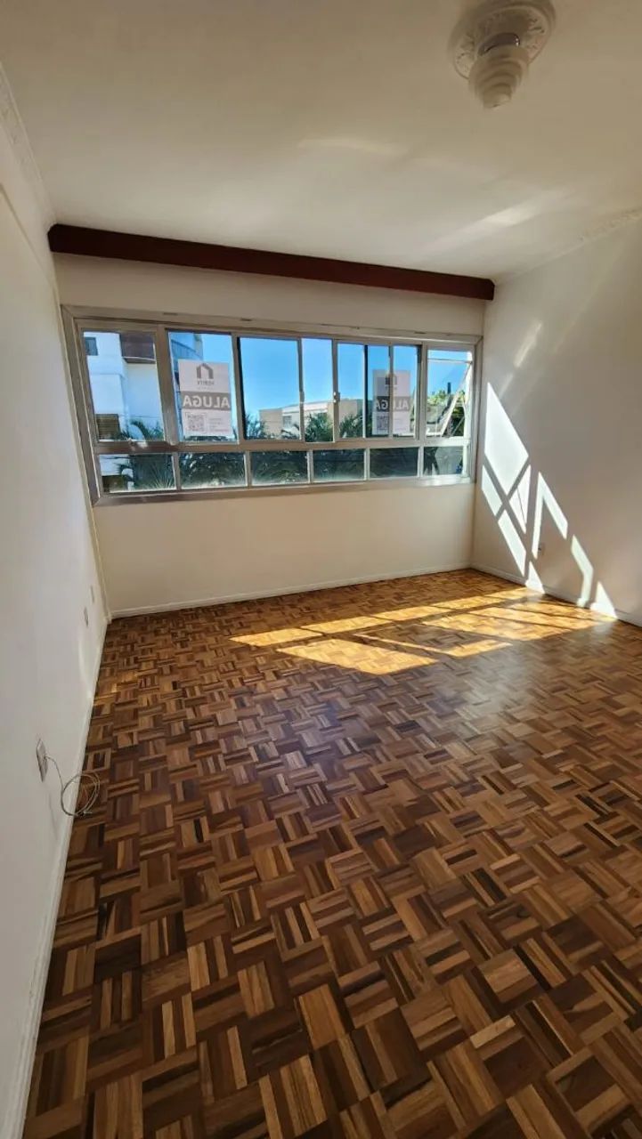 Ótimo apartamento no Coqueiros,  3 quartos, 2 andar, suíte, cozinha mobiliada - Foto 2