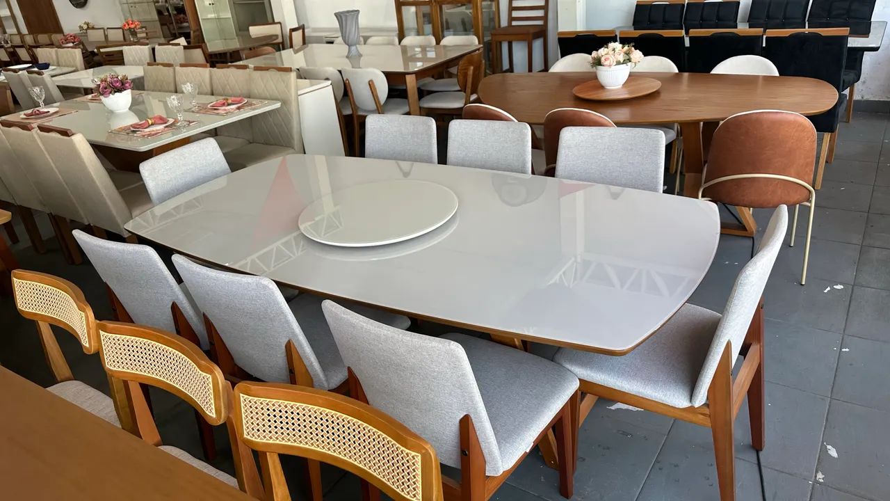 Mesa de madeira maciça Herval 8 lugares 