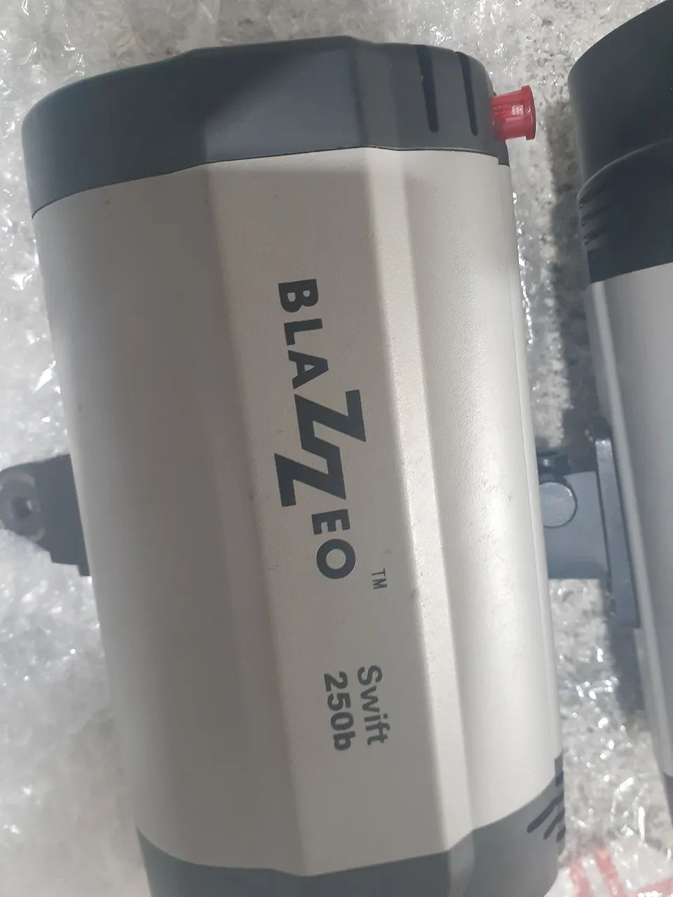 Par de flash Blazzeo Swift 250b 110v - Foto 5