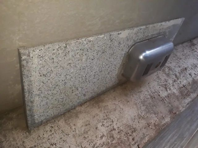 Vende-se Bancada de Cozinha com Cuba Tramontina 3,27 mt x 60 cm largu e curva 50 cm larg - Foto 3