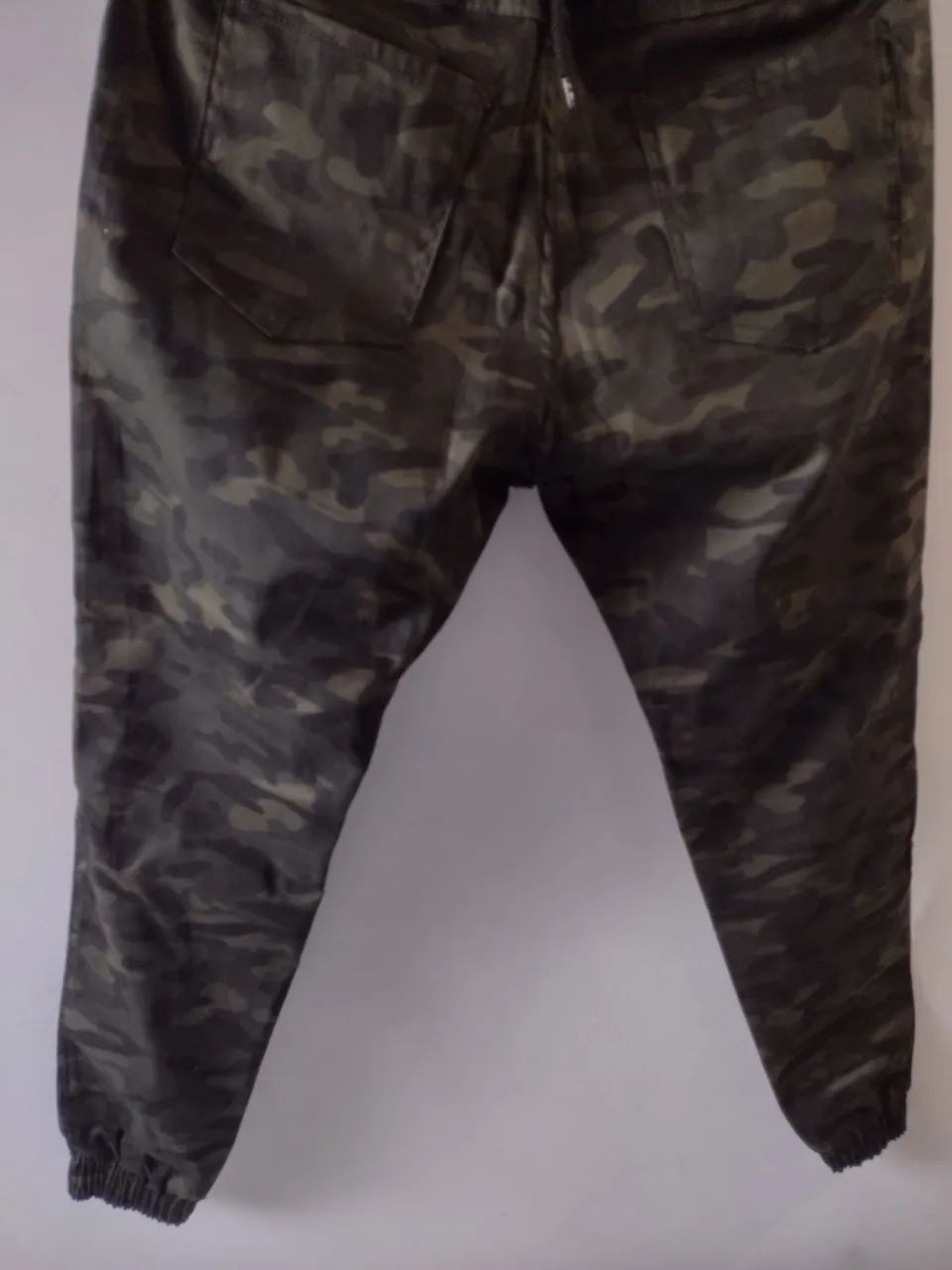 Calça comprida camuflada GG 