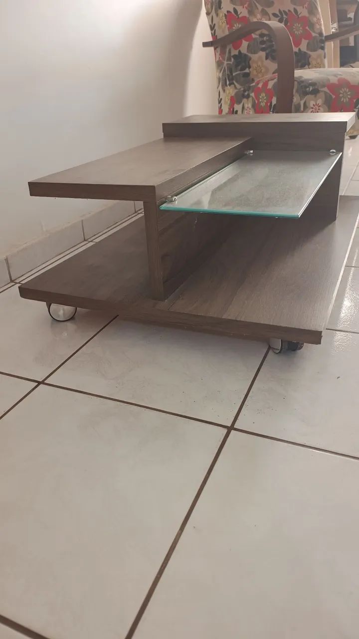 Mesa de centro com rodinhas em ótimo estado de conservação. - Foto 3