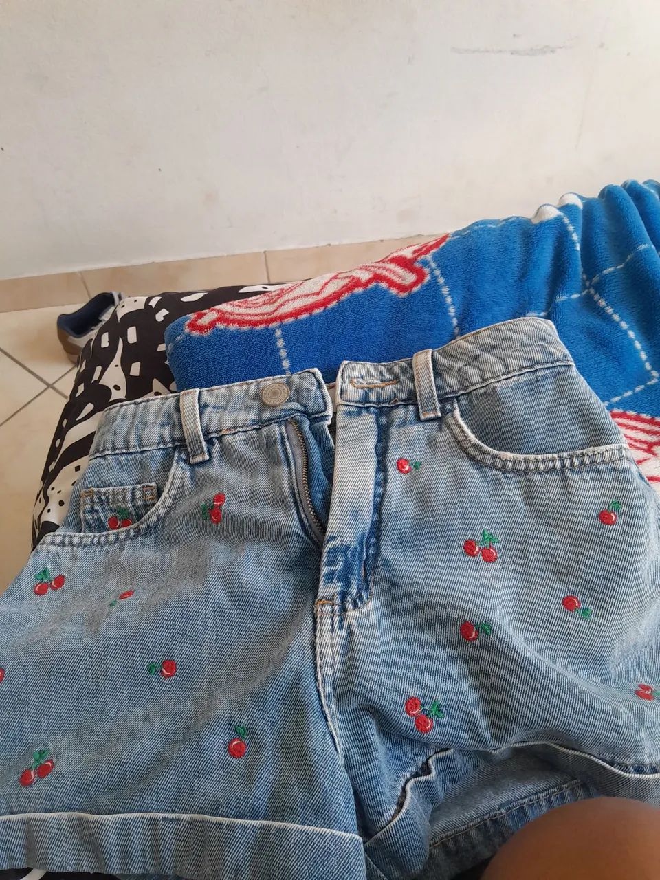 Short Jeans de cereja
