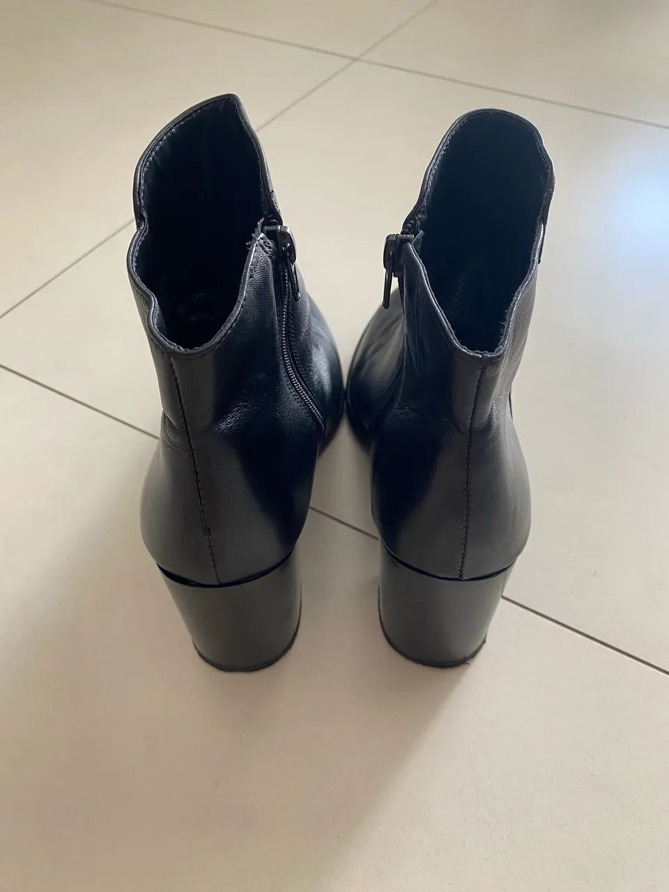 Bota de couro preta marca Corello - tam.37 - Foto 3