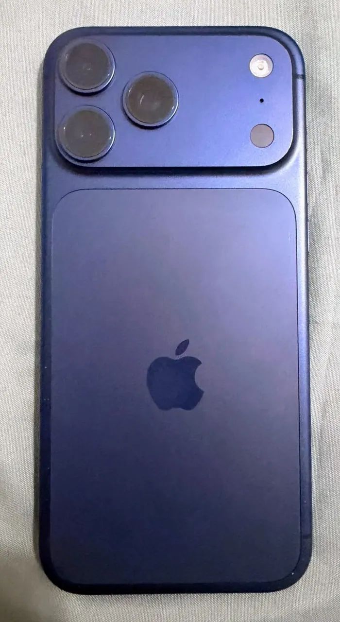 Imperdível vendo IPhone 17 pro Max azul 256gb R$ 7.300,00 - Foto 3