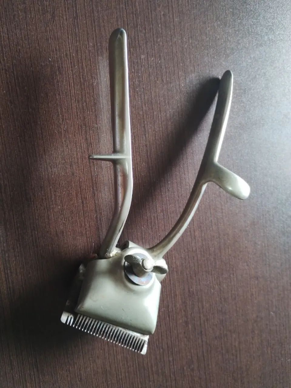 Antiga máquina de cortar cabelo Oster (USA)