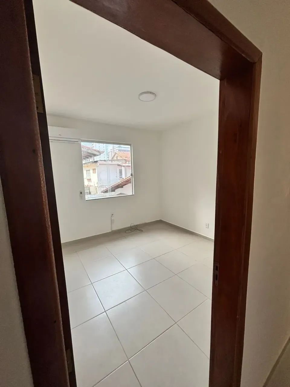 Sala comercial com ar-condicionado e condomínio incluso - Cidade nova Ilhéus