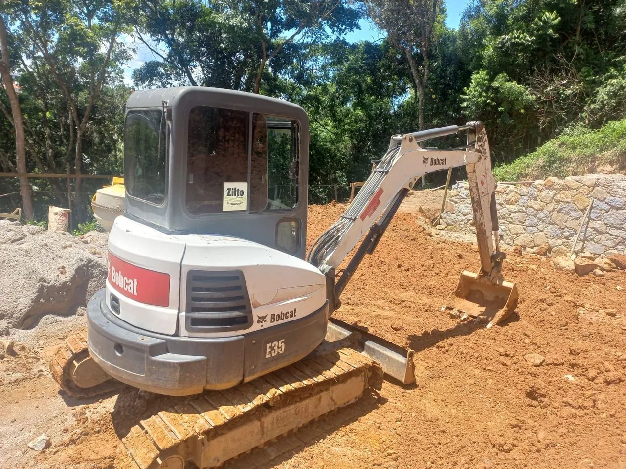 Mine escavadeira bob cat e35