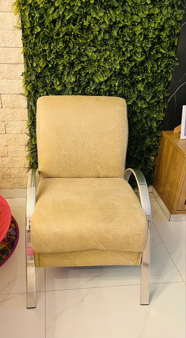 Armchair446558811026903040