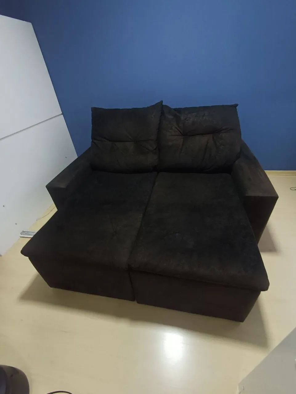 Sofá Retrátil 2 Lugares - Super Confortável e em Ótimo Estado - Foto 2