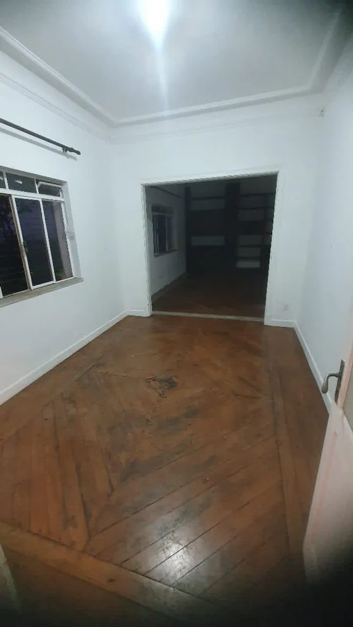 Casa comercial na Rua Vitorino Carmilo, 782  280 m²