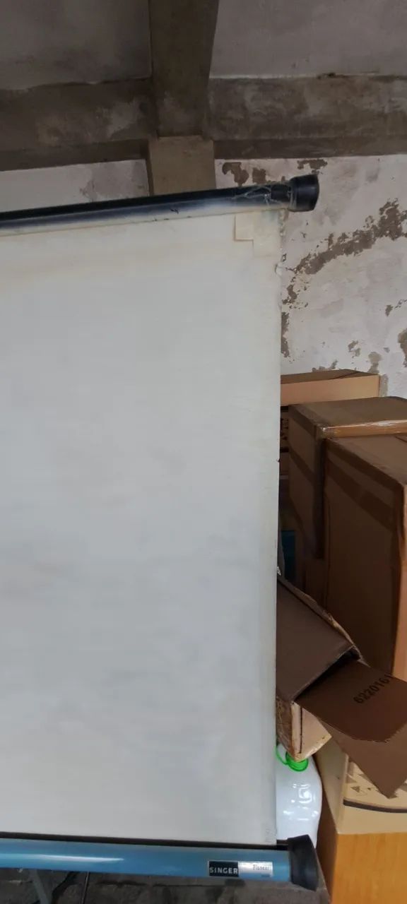 Tela para projetor com tripé antiga - Foto 4