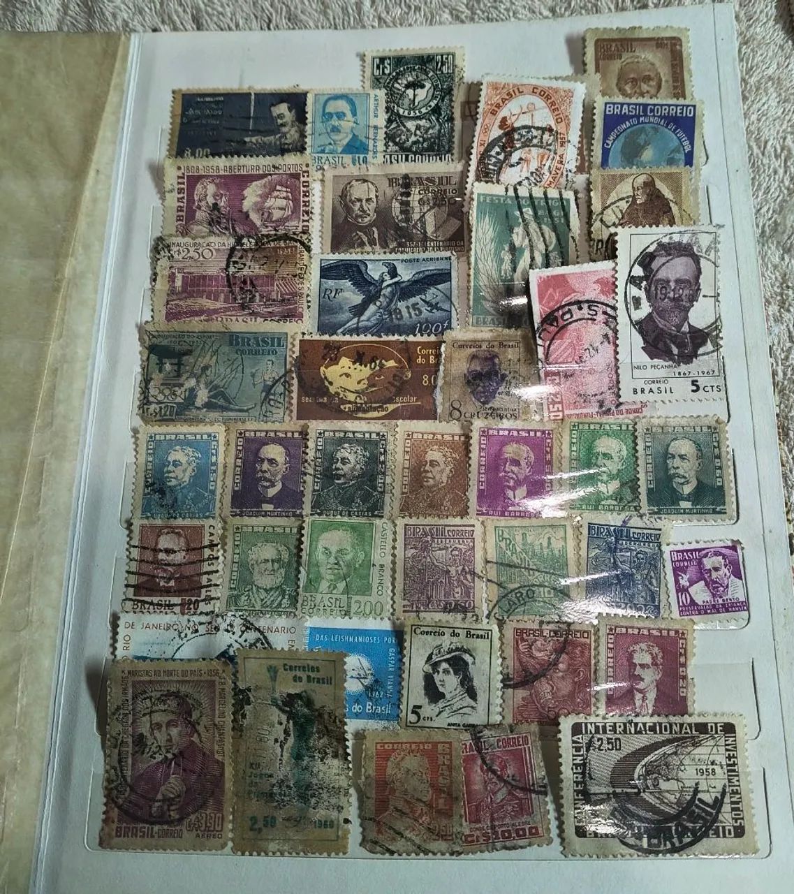 Coleção com 42 selos antigos internacionais  - Foto 4