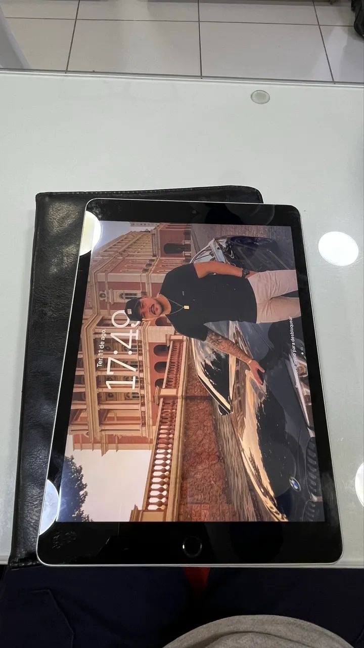 Vendo iPad 128gb em ótimo estado de conservação 